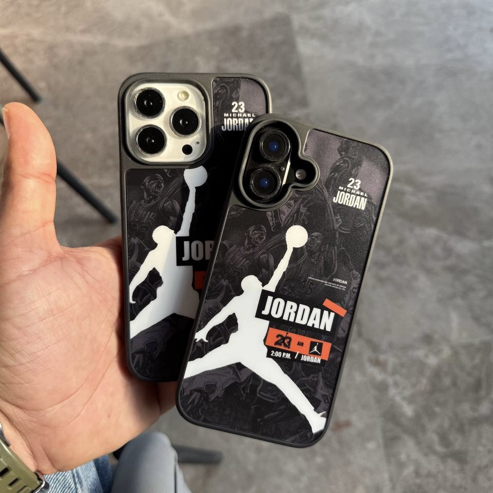 قاب گوشی بسکتبال آِیفون هنگام استفاده