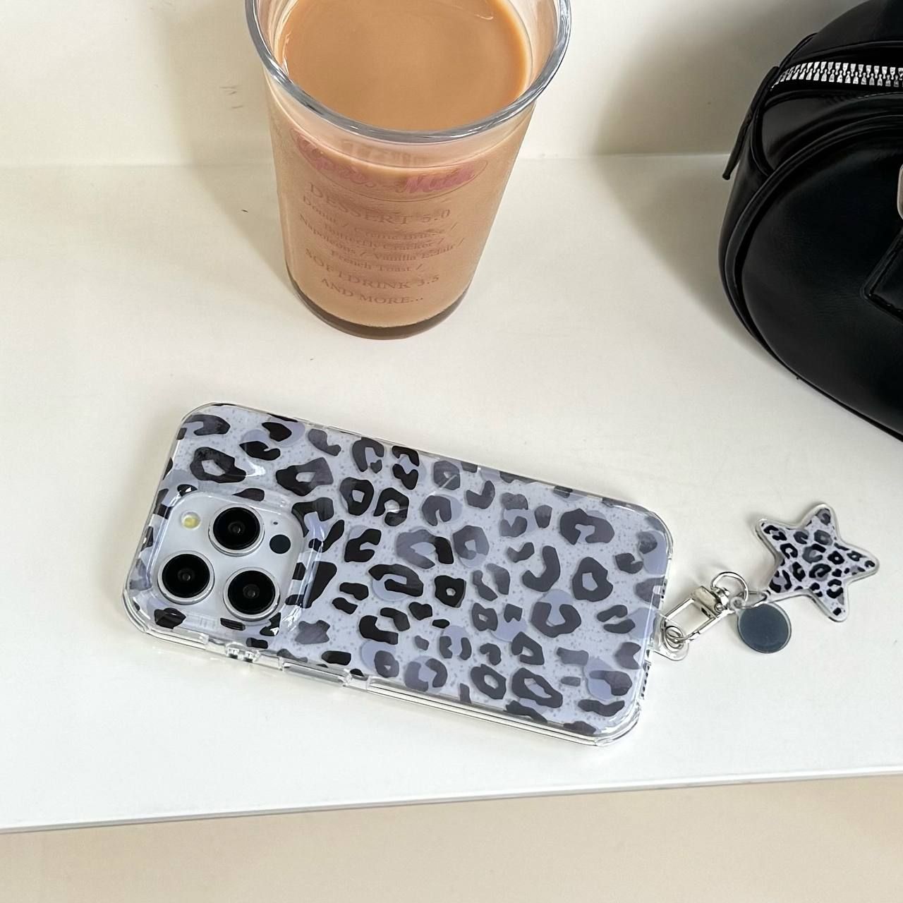 قاب گوشی Minimal Leo طوسی نمای نزدیک