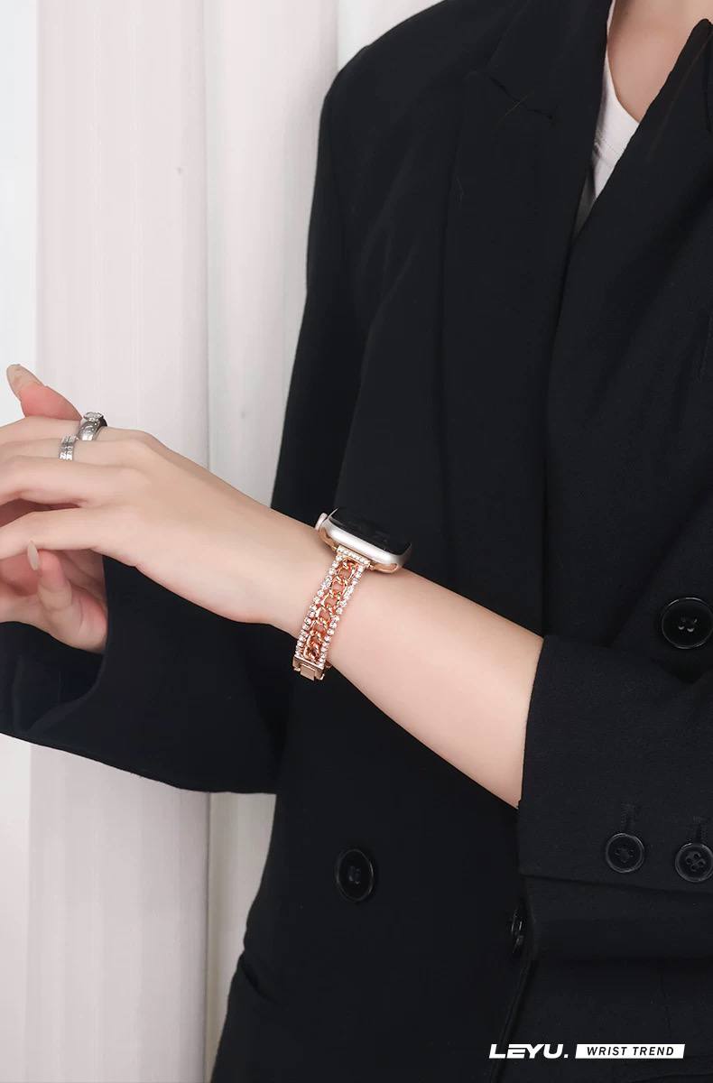 بند اپل واچ کارتیر نگینی نمای کناری