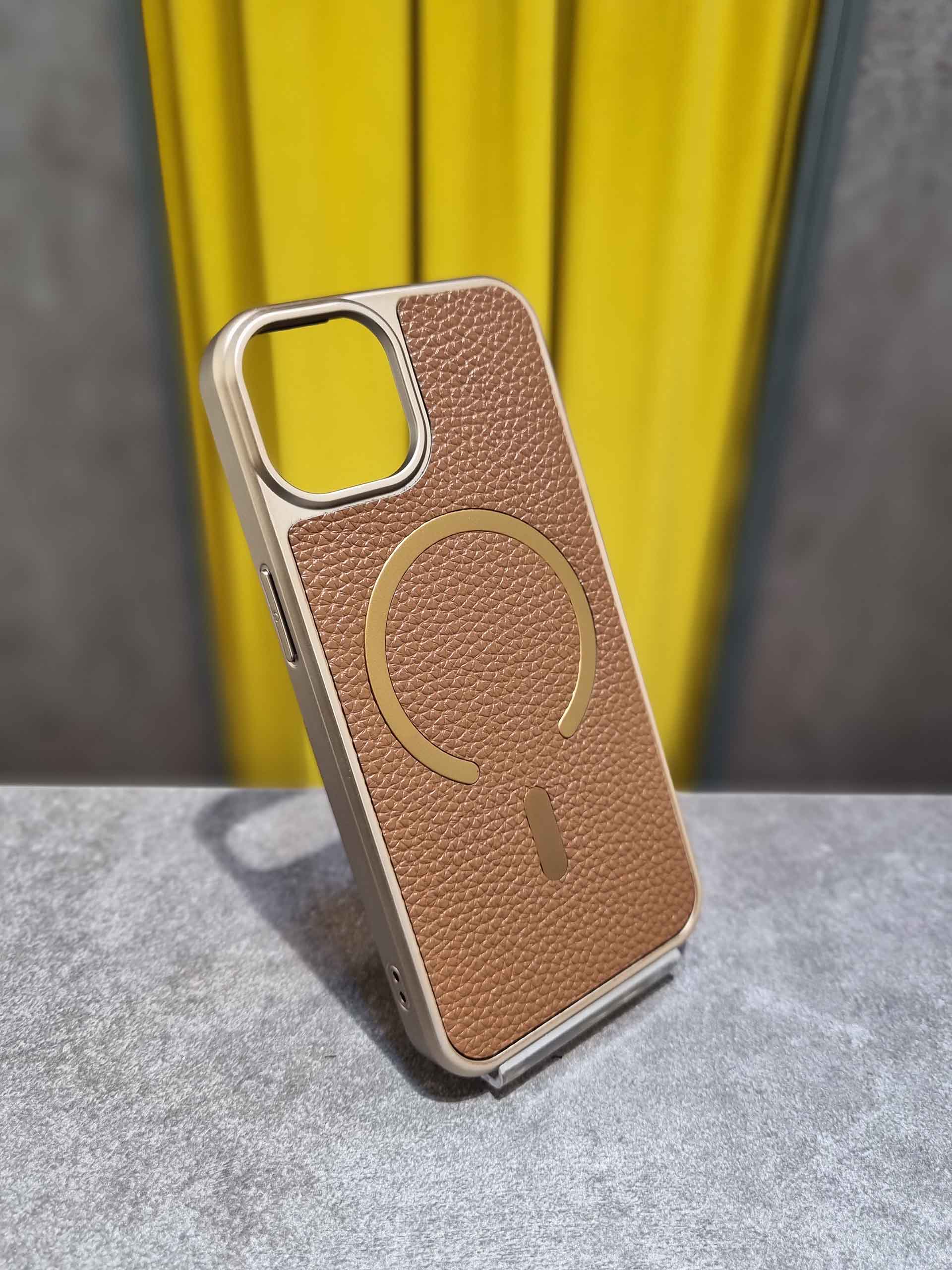 قاب گوشی چرمی مگسیف متال نمای کناری