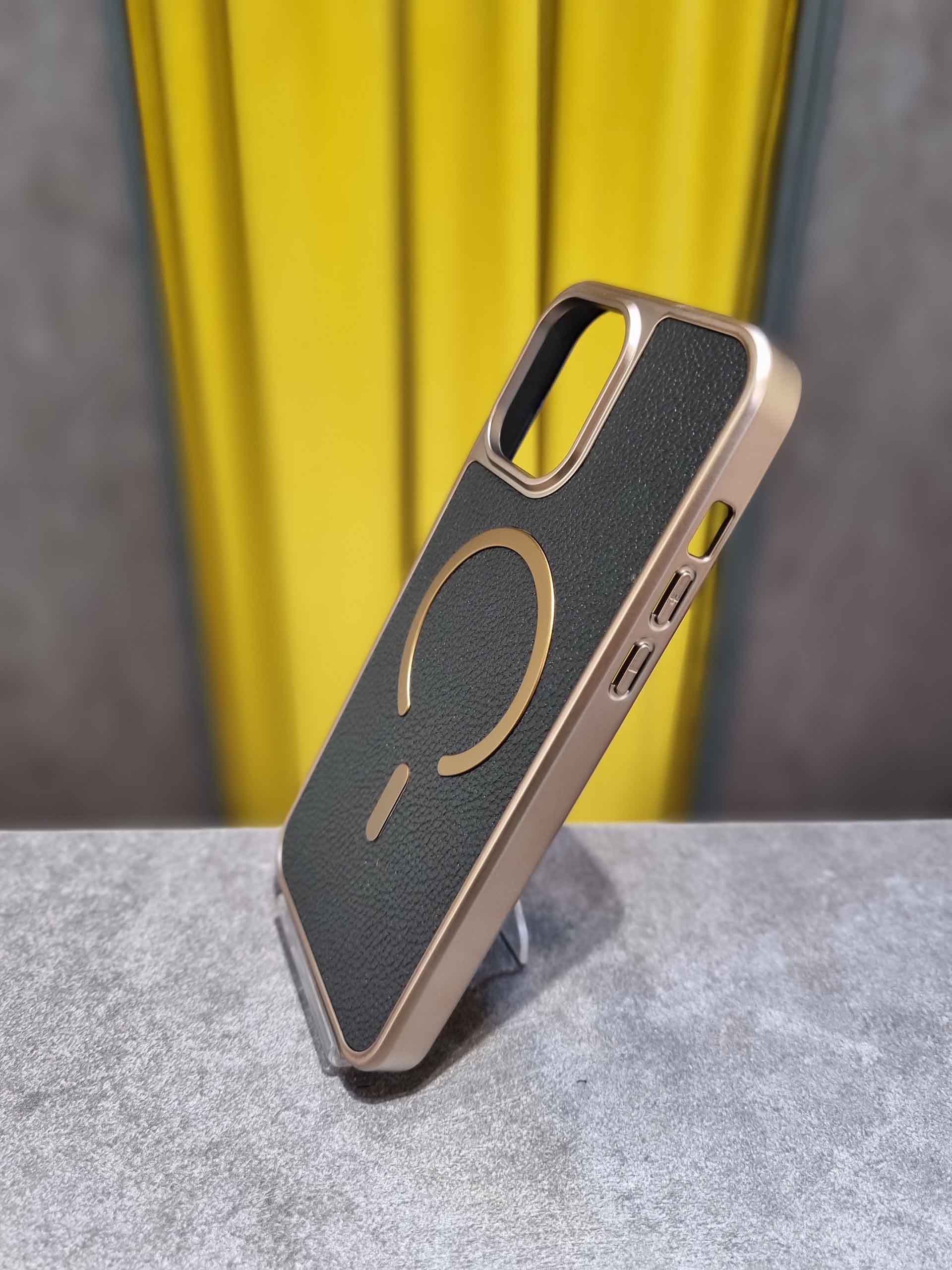 قاب گوشی چرمی مگسیف متال نمای کناری